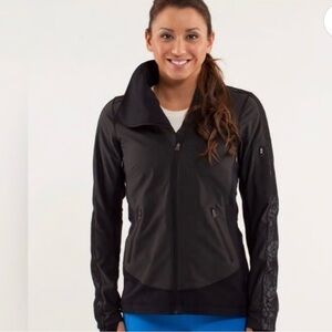 Lululemon rare vintage Run Draft Dodger jacket, EUC, size 12, black